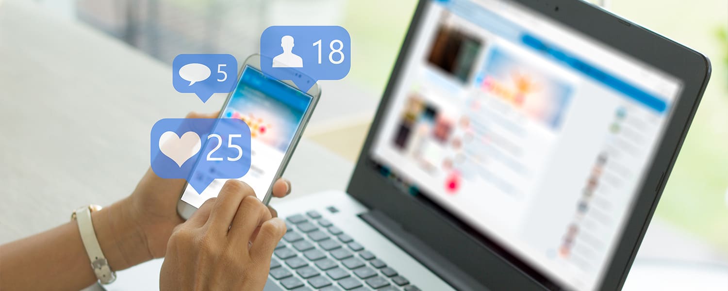 Facebook Blogging | Using Facebook for Businesses | Phone and Laptop on Facebook